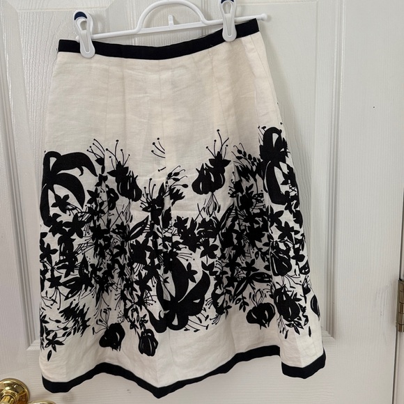 Ann Taylor Loft cream/black linen skirt. Size 0 - Picture 2 of 8